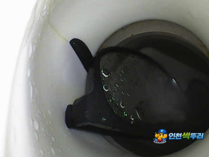 신흥동 변기막힘 실제 작업 사진 4 | 인천싹뚜러